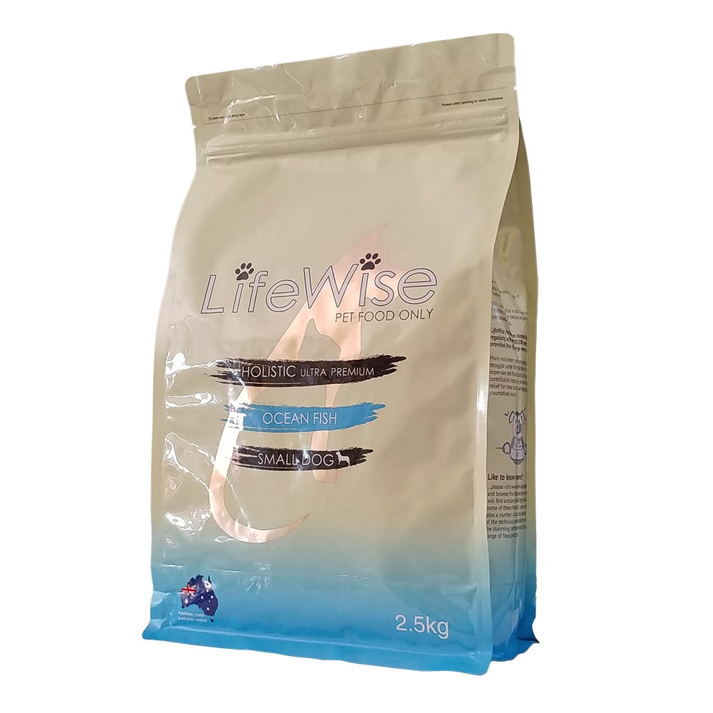 Small dog with healthy coat eating LifeWise Ocean Fish kibble Alihan

